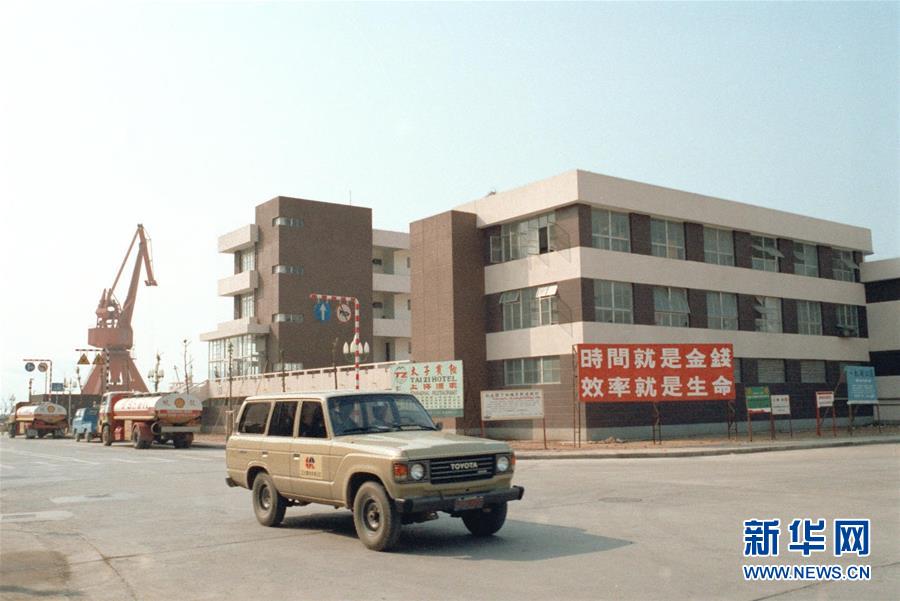 （新华全媒头条·壮阔东方潮　奋进新时代——庆祝改革开放40年·图文互动）（3）从追赶时代到引领时代——从深圳发展奇迹看中国改革开放40年